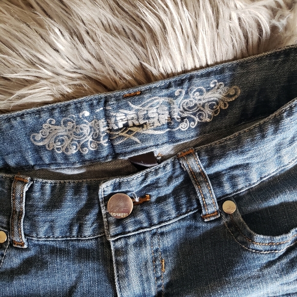 EXPRESS Cuffed Jean Shorts - Picture 5 of 5